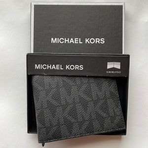 MK MichaelKors wallet  NWT.